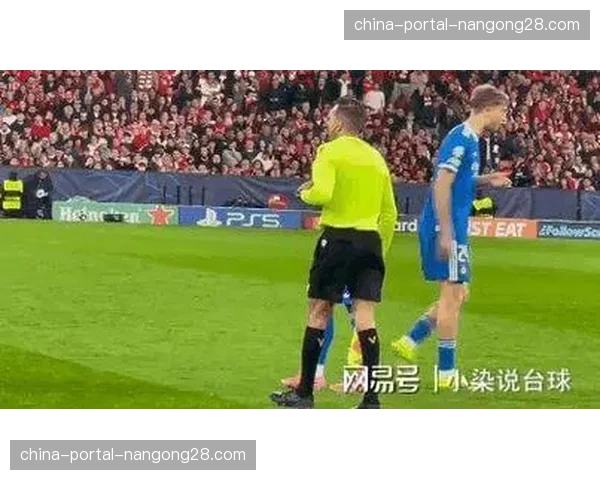欧足联就巴黎主场投掷杂物事件展开调查